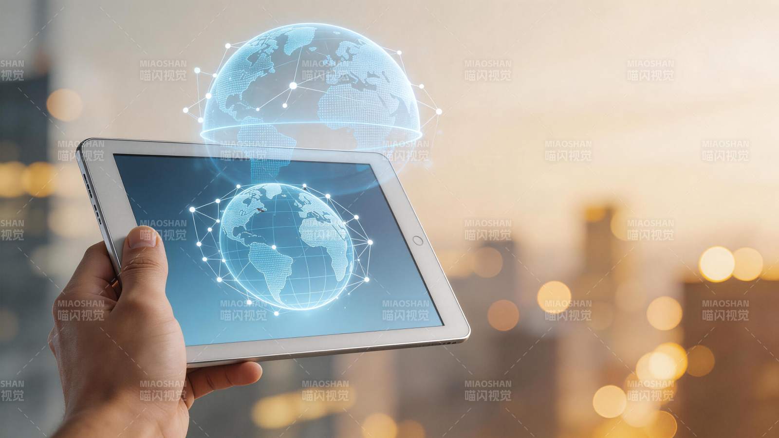 手持平板显示全息地球网络连接图像图片