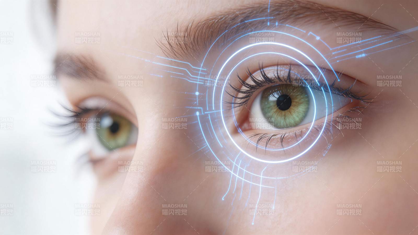 人眼叠加蓝色科技光圈界面效果特写图片