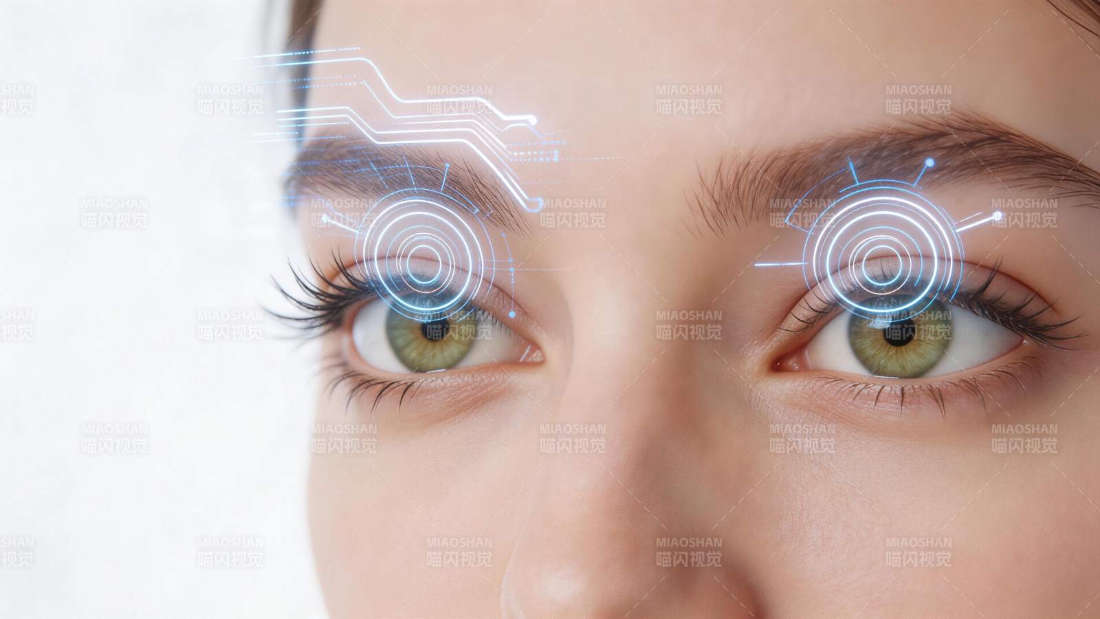 人眼上方叠加蓝色科技感全息界面图案图片