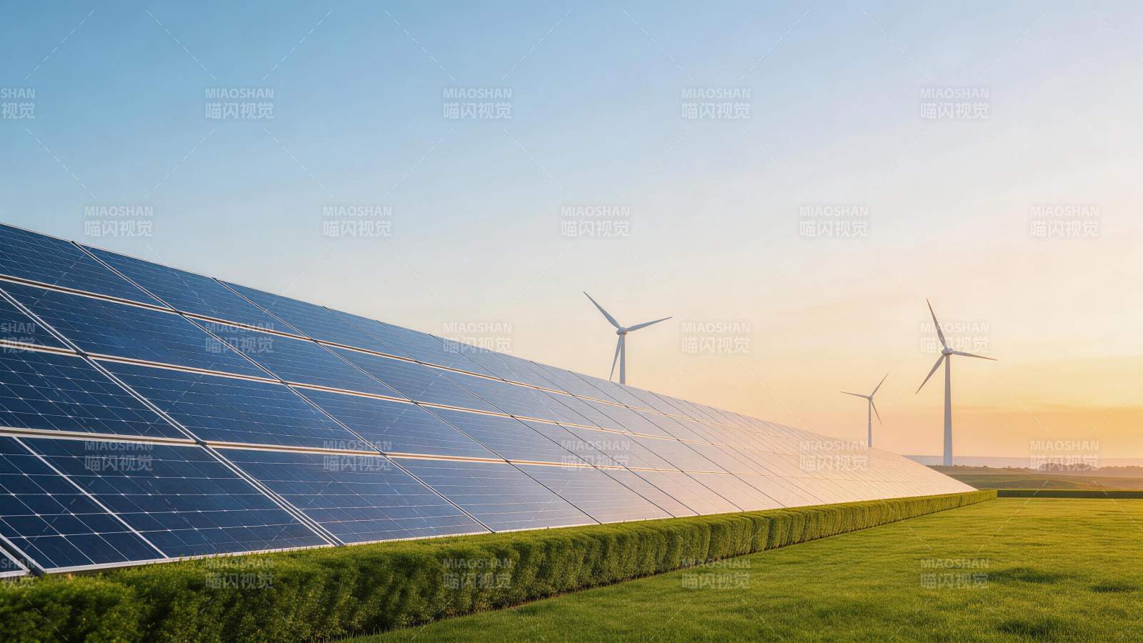 太阳能电池板阵列与远处风力发电机并列景观图片