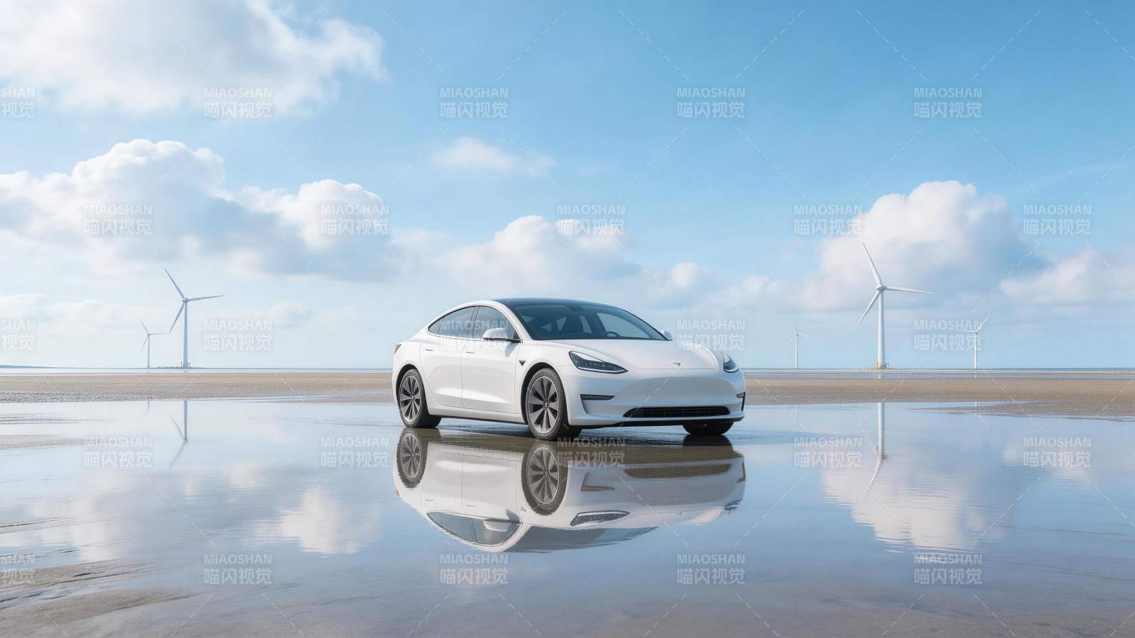 白色电动汽车停在湿地反射水面风车背景图片
