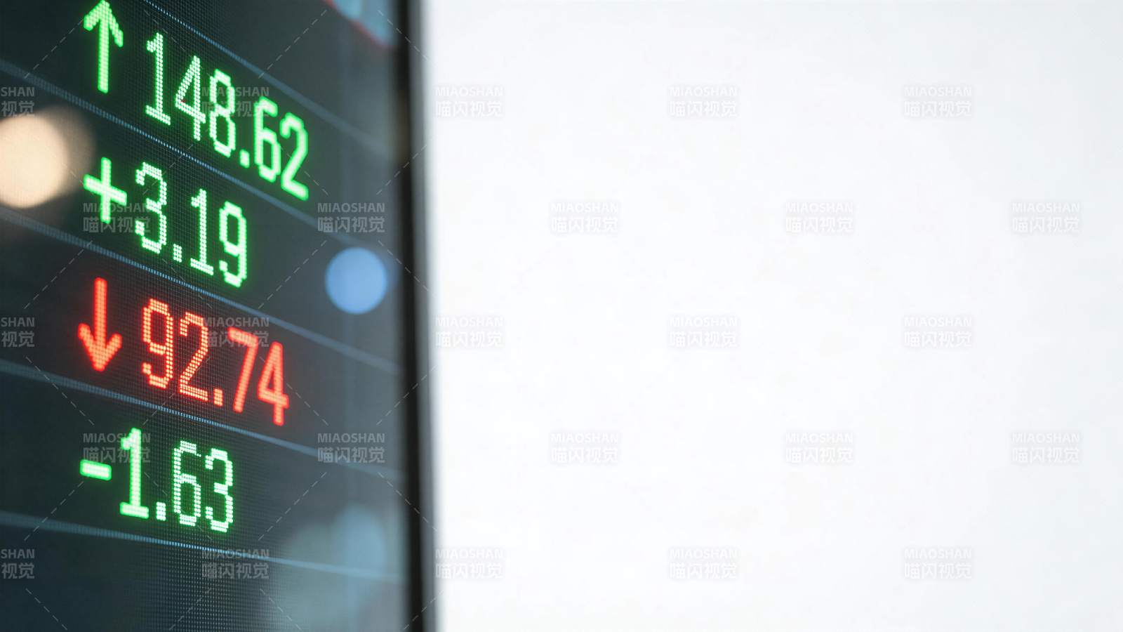 电子屏幕显示股票涨跌数据信息图片