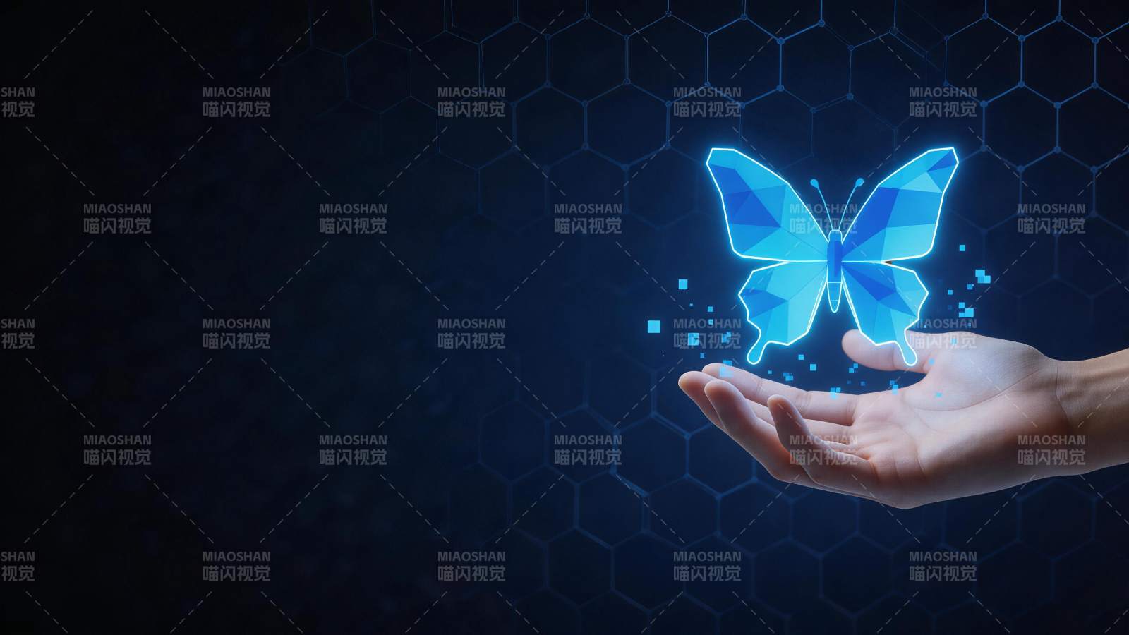 手掌托举蓝色几何蝴蝶数字影像图片