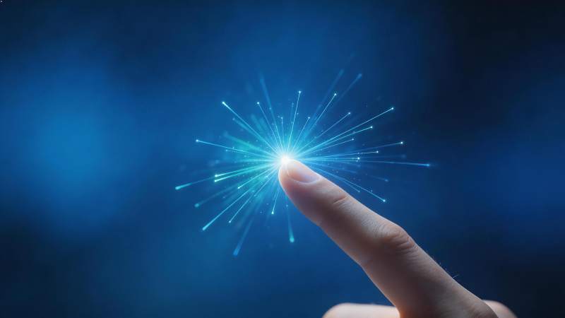 手指触碰蓝色光点引发光束扩散效果图片