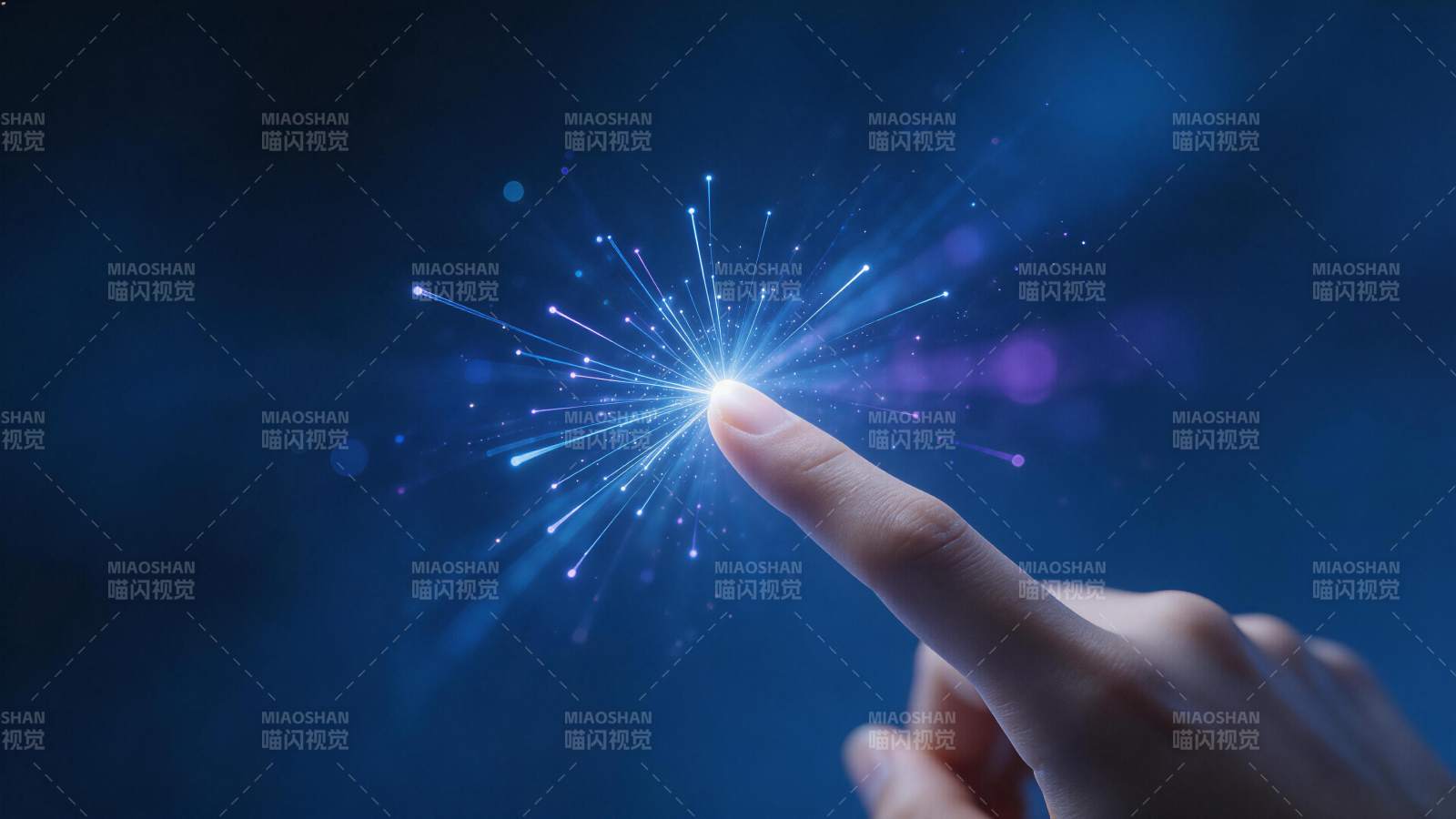 手指触碰发光粒子形成光束效果图片