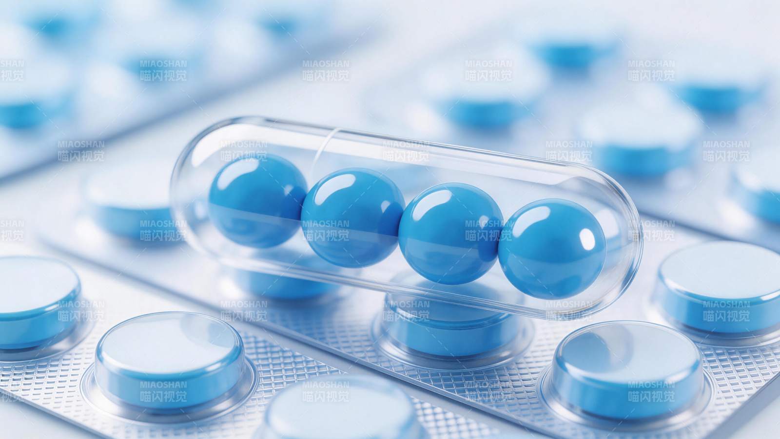 蓝色药丸胶囊置于铝塑泡罩包装中特写图片