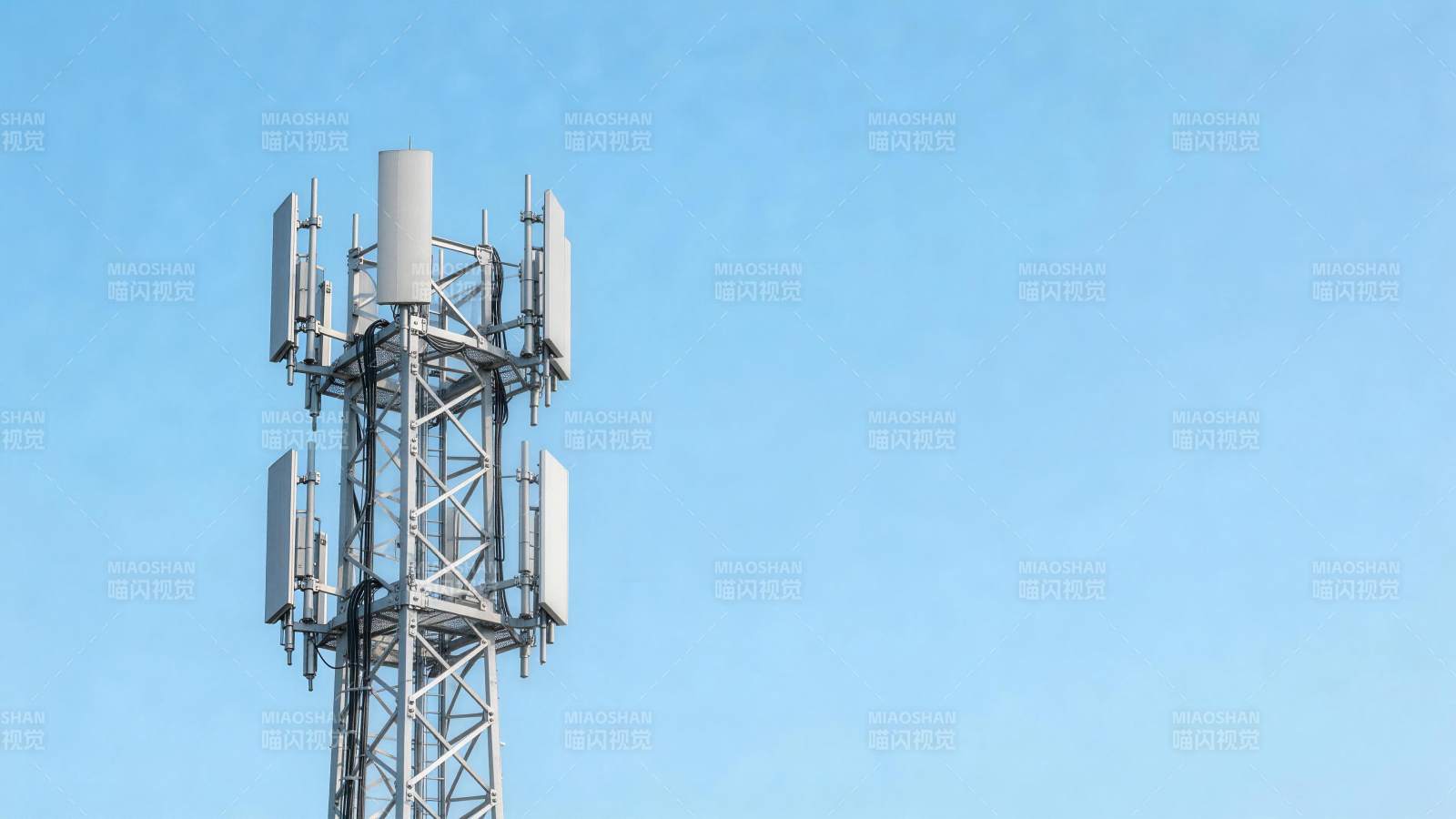 通信基站天线塔架结构特写图片