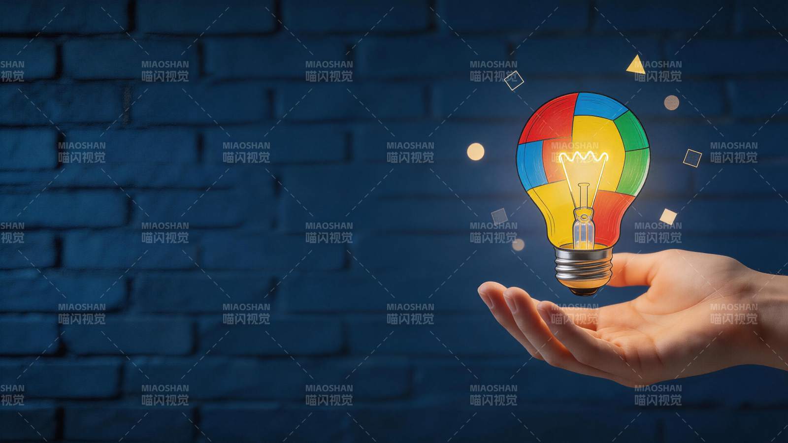 手掌托举彩色拼接发光灯泡创意图图片