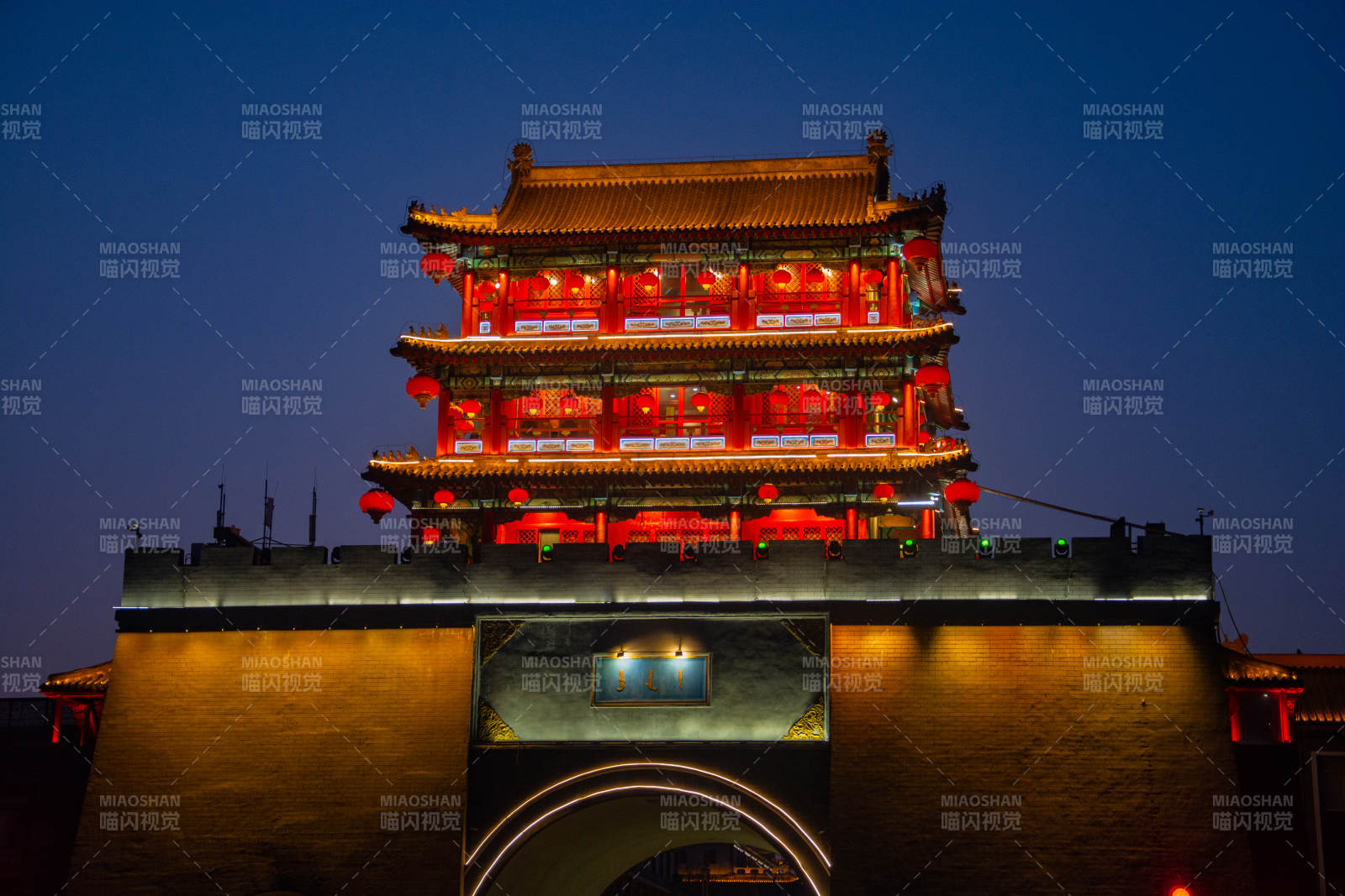 夜幕下沈阳古城门抚近门图片