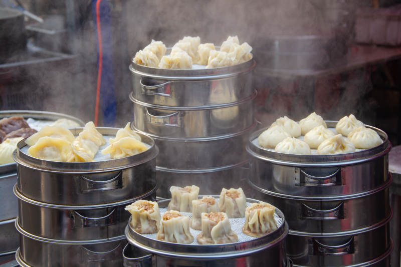 蒸笼里的美味包子图片