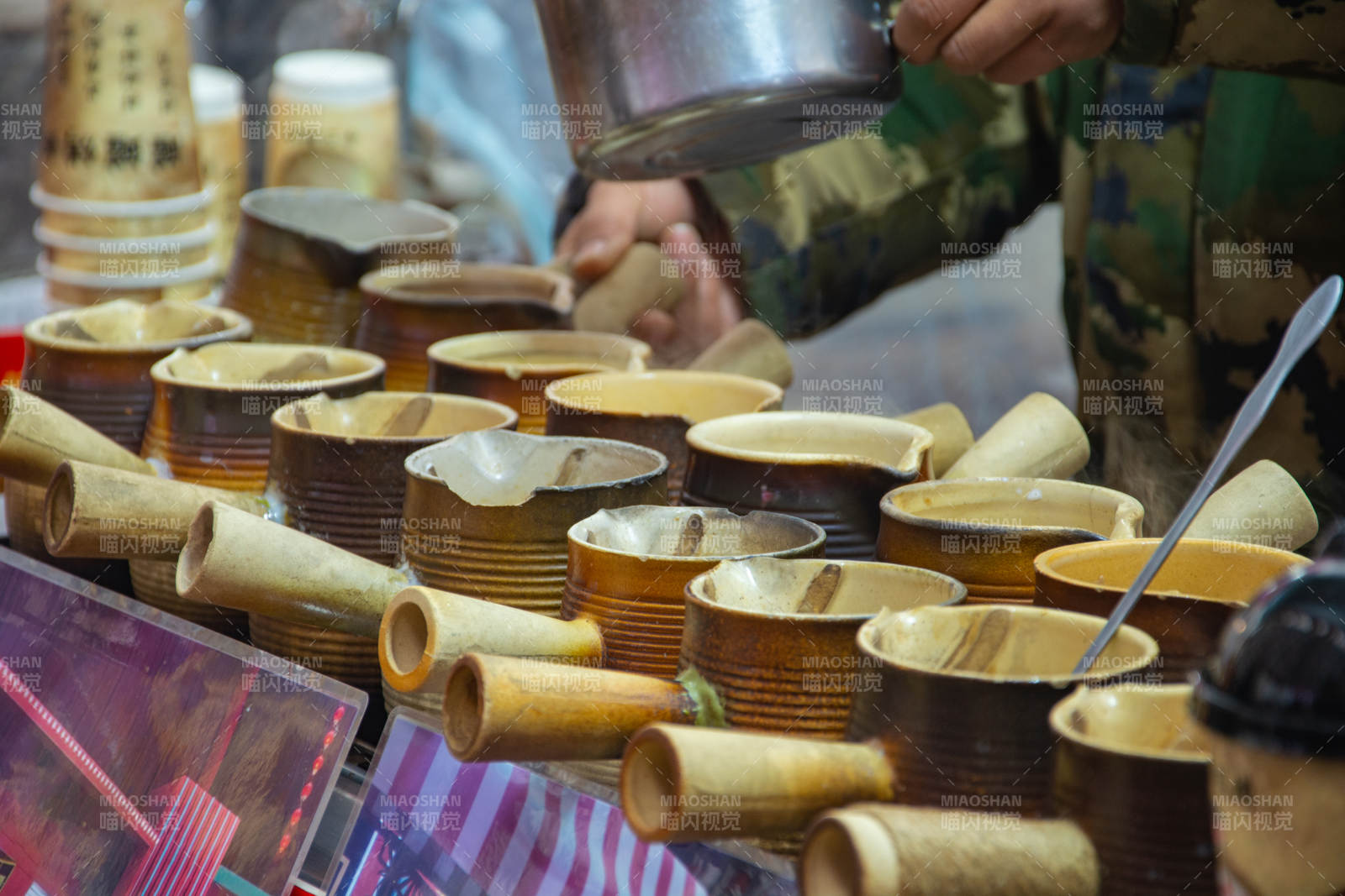 街头美食摊位图片