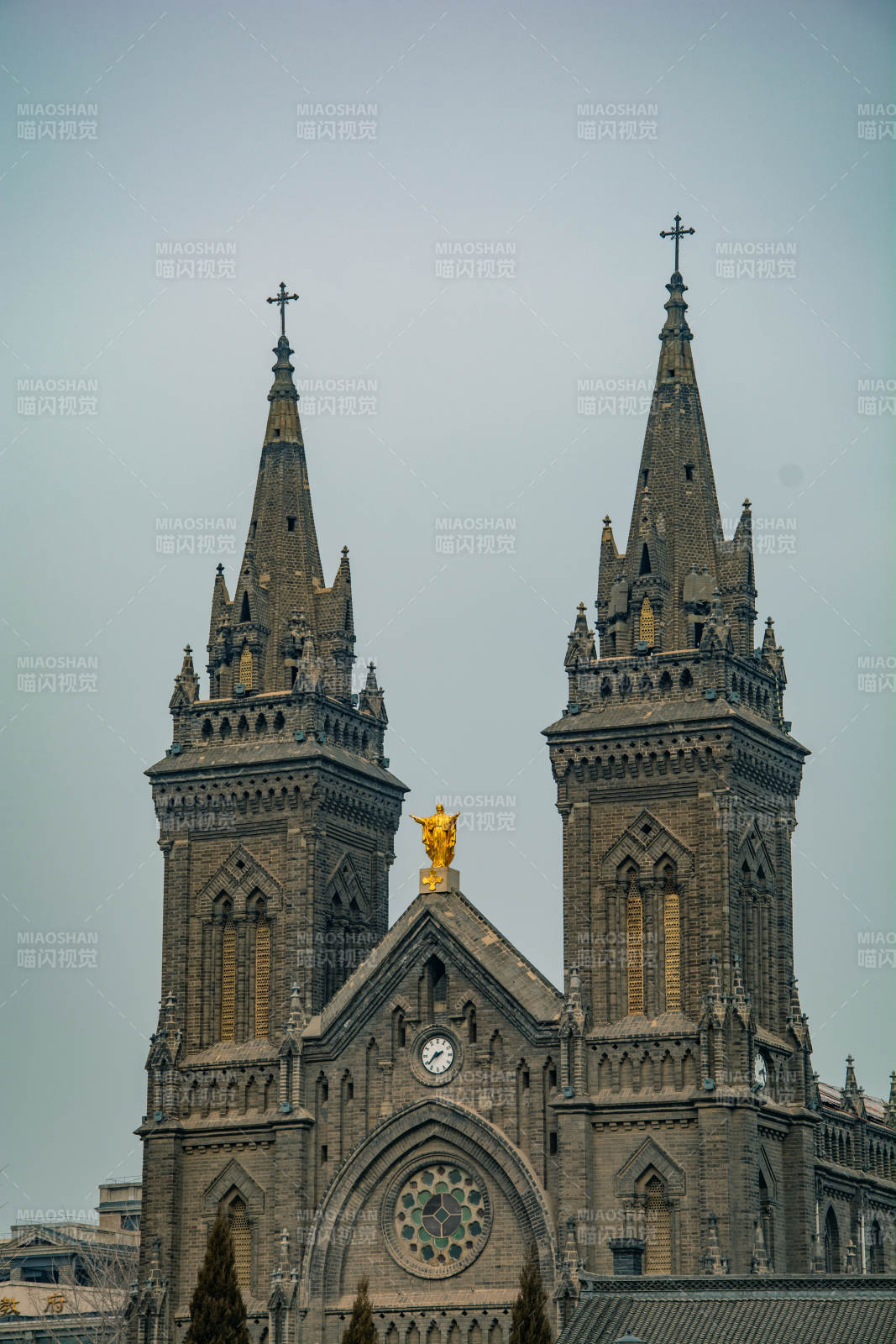 双塔教堂 庄严宏伟图片