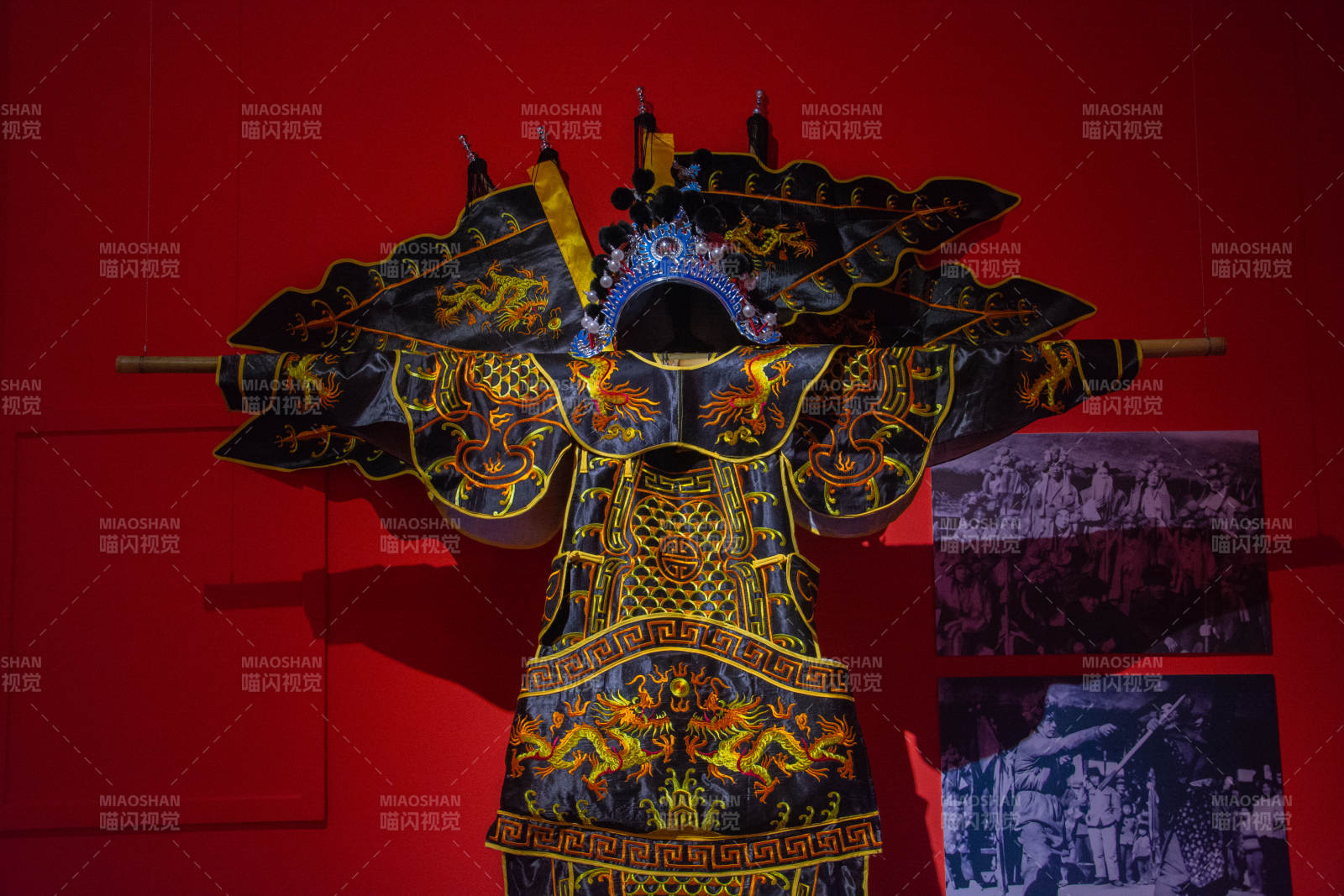 华丽古装展翅图图片