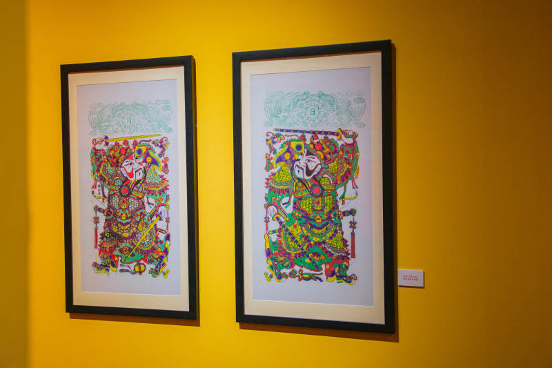 色彩斑斓的双幅画作图片