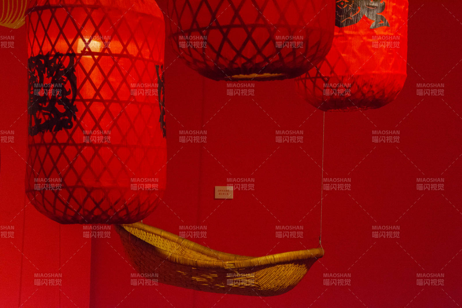 红灯笼悬垂图片