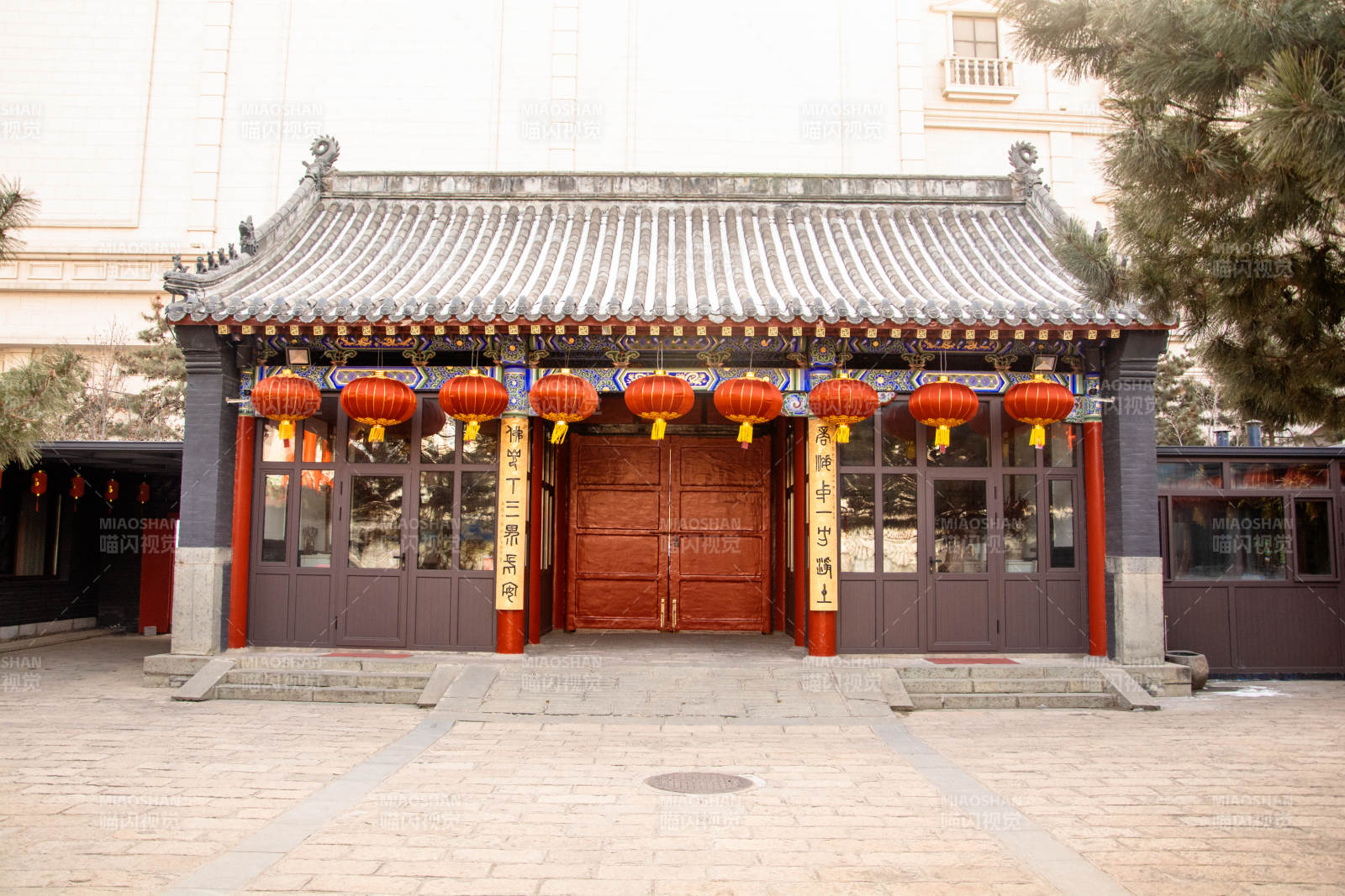 古色古香的庙宇门楼图片
