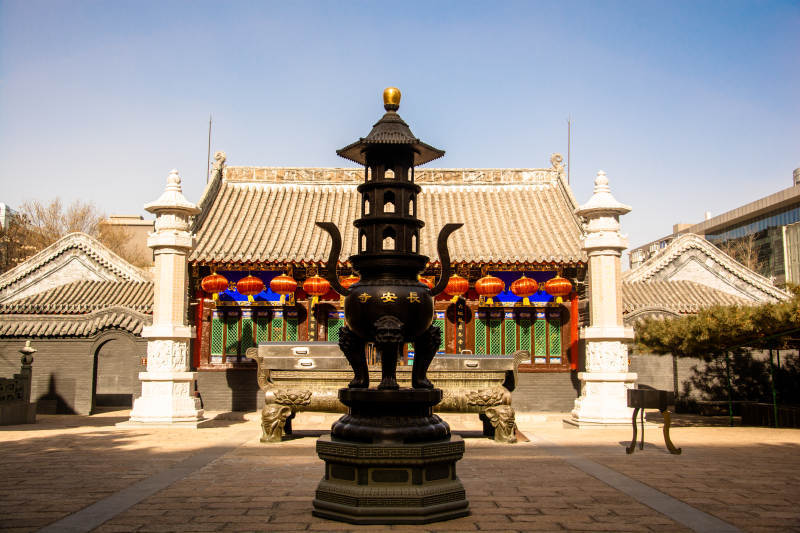 古庙香炉静谧景图片