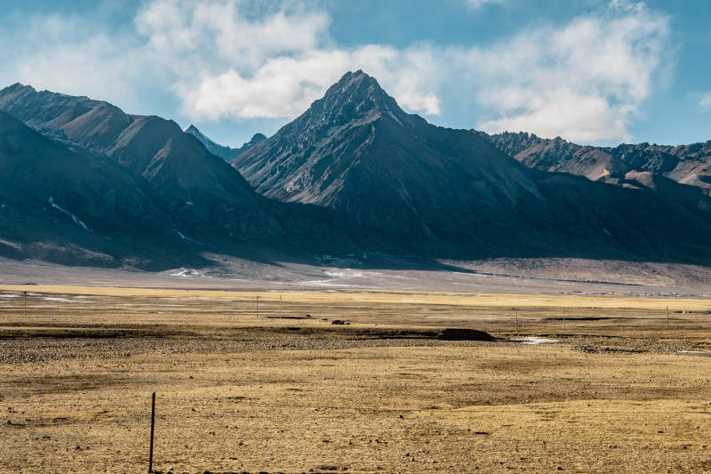 高原雪山风光图片