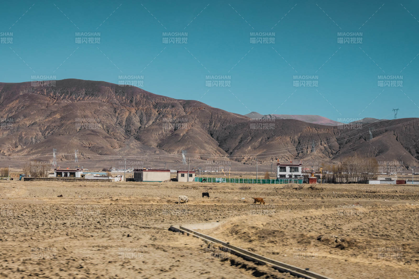 荒漠中的小镇风光图片