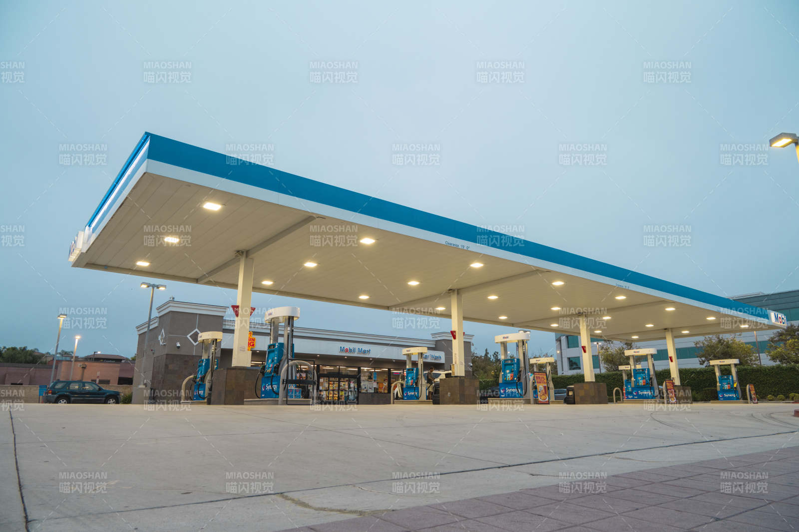 美国洛杉矶d'Liny酒店附近加油站图片