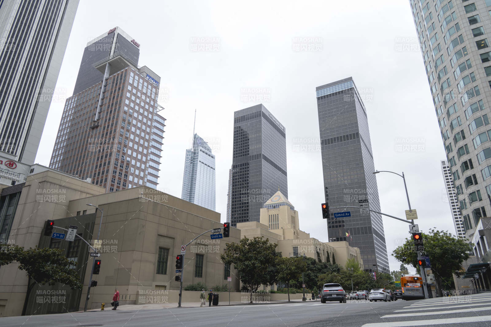 城市高楼林立图片