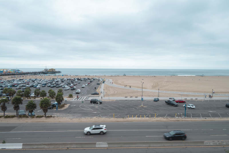 海滨停车场风光图片