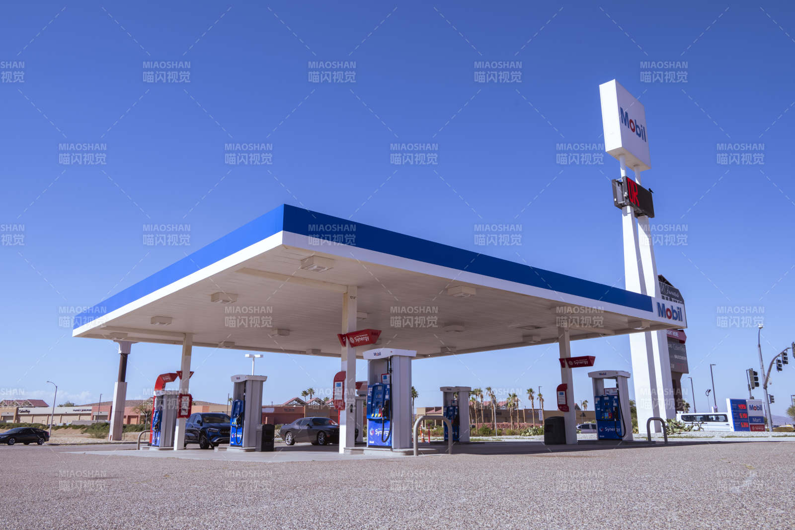 加油站蓝天白云图片