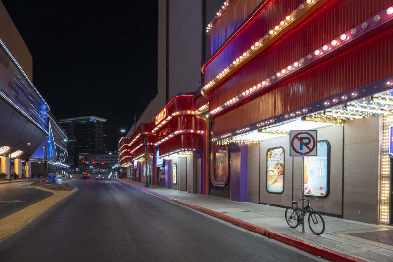 夜市霓虹街景图片