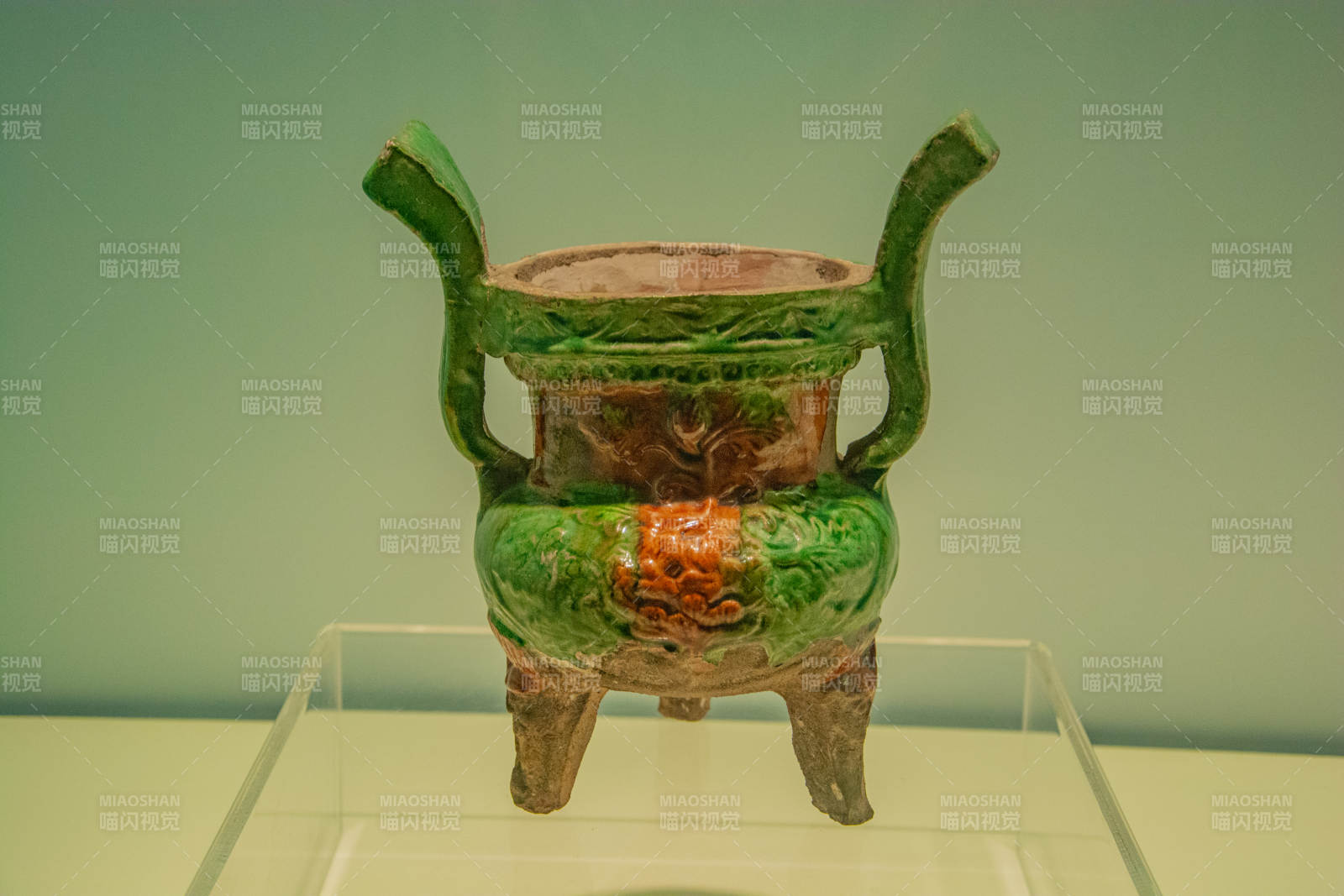 绿釉三足香炉图片