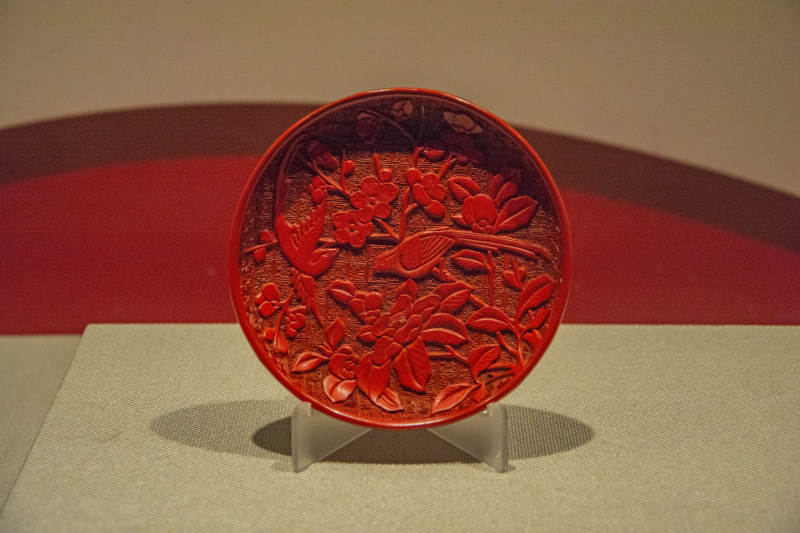 红漆雕花盘图片