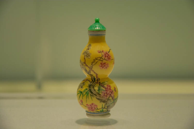 黄地花鸟葫芦瓶图片