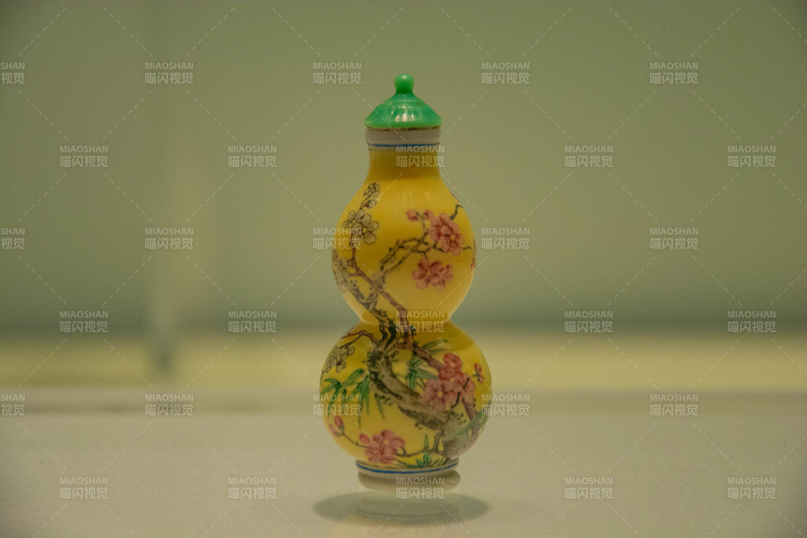 黄地花鸟葫芦瓶图片