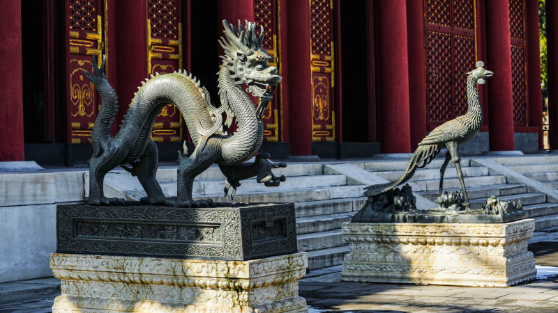龙凤铜像前的台阶图片