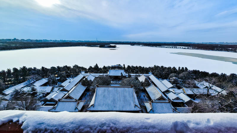 雪覆古建筑群图片