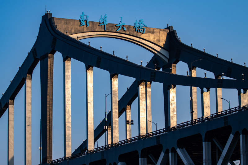 虹桥大桥剪影图片