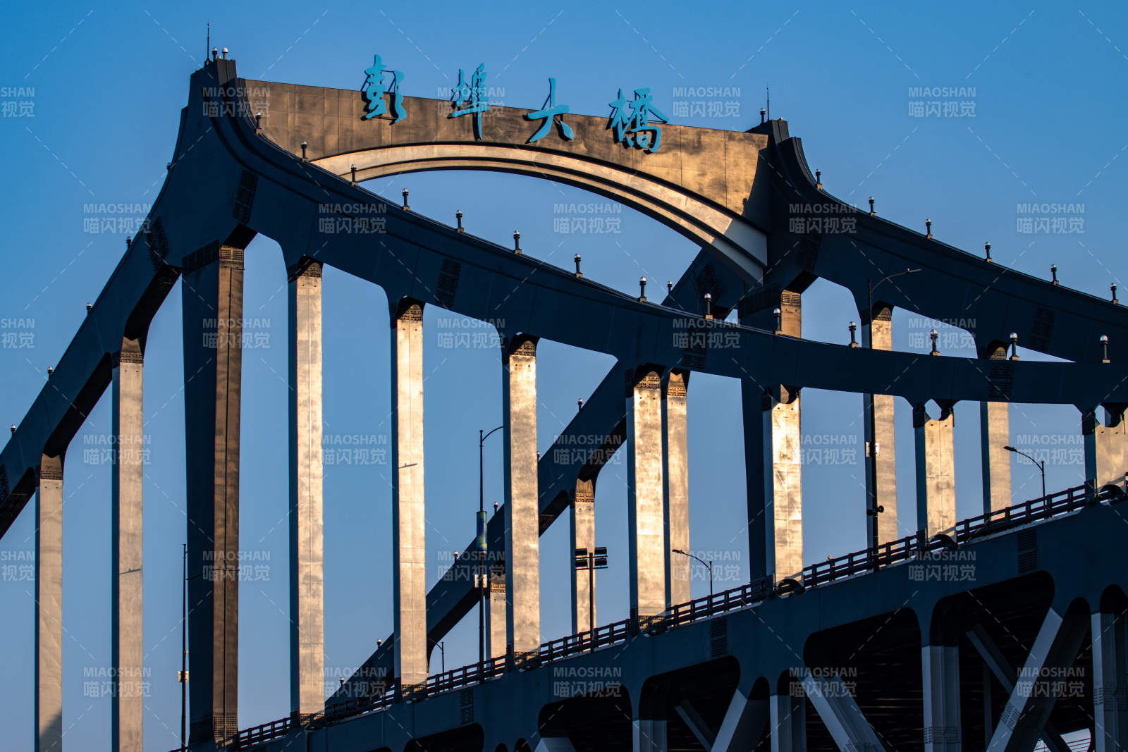 彭埠大桥剪影图片