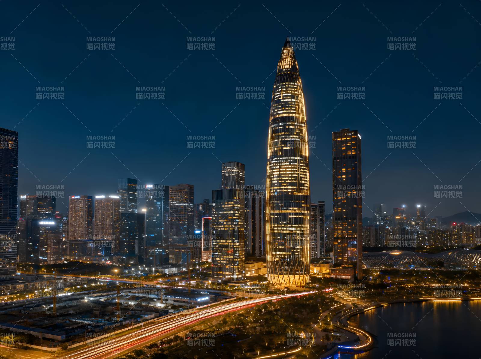 夜幕下的城市天际线图片