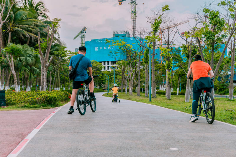 公园骑行乐图片