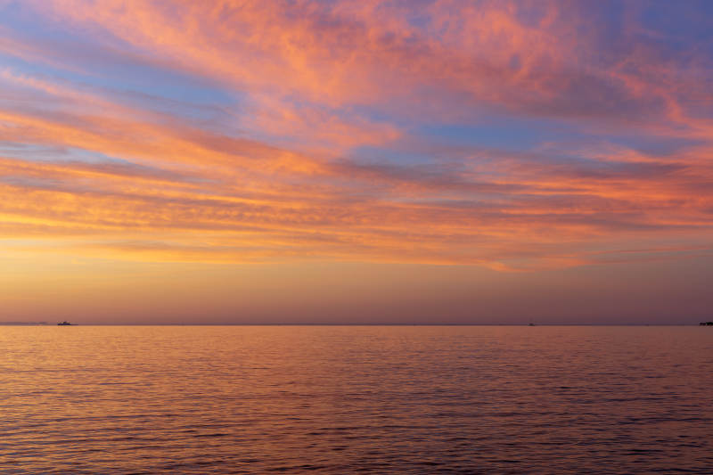 夕阳海天一色图片