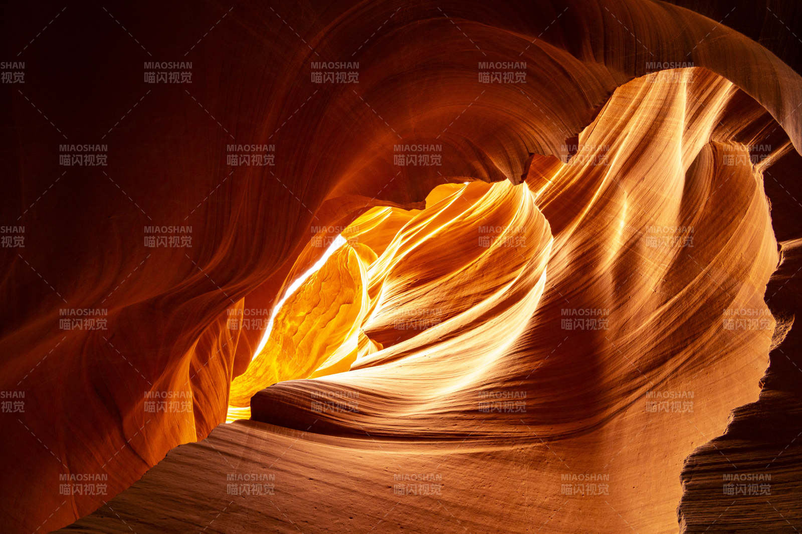 美国亚利桑那州羚羊彩穴图片