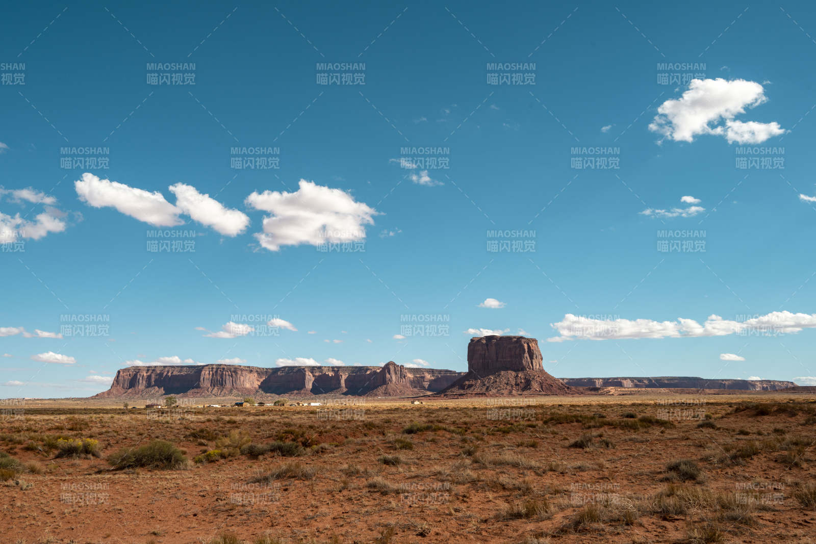 美国亚利桑那州与犹他州交界纪念碑谷图片