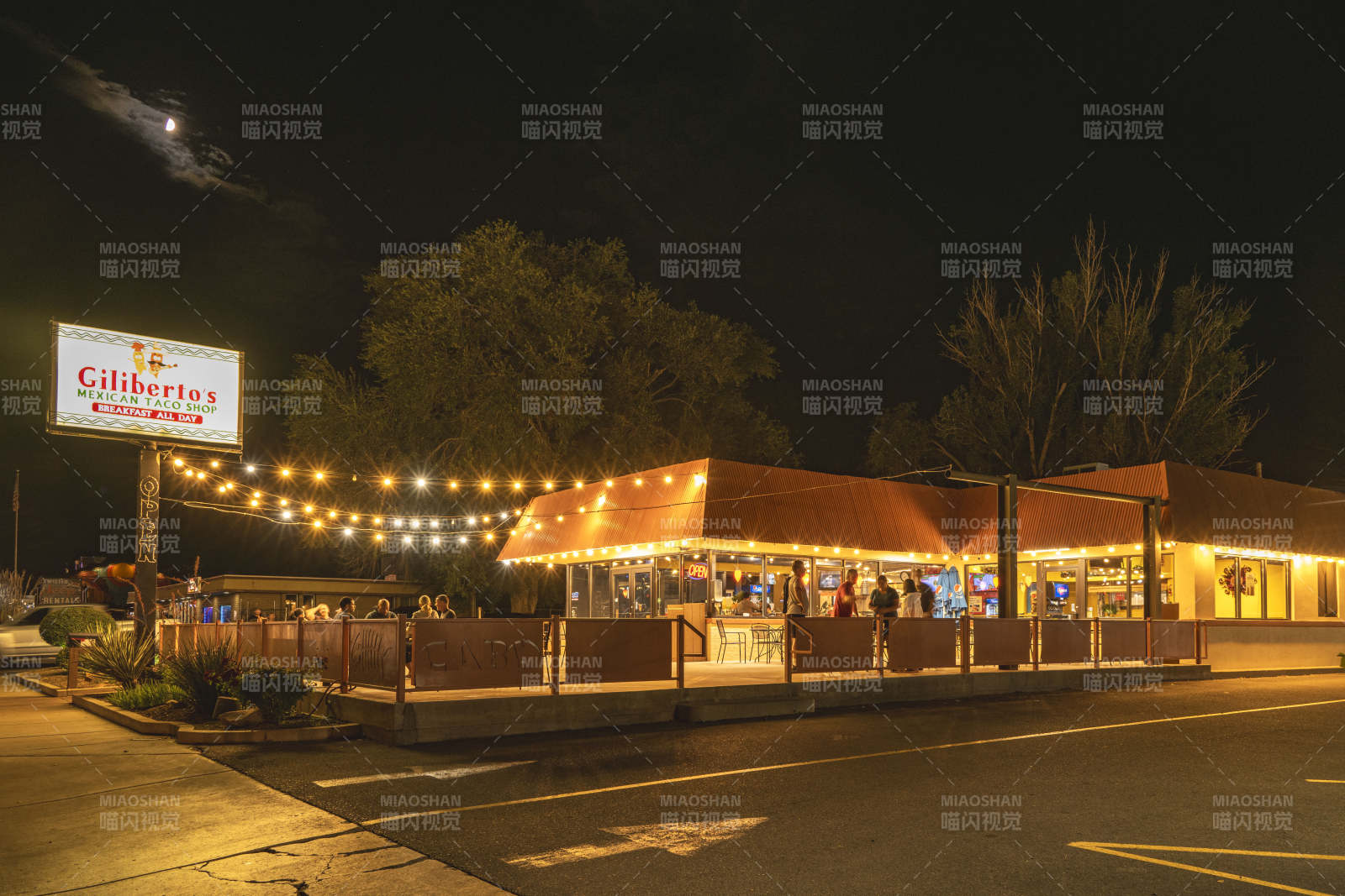 美国犹他州摩押小镇夜景图片