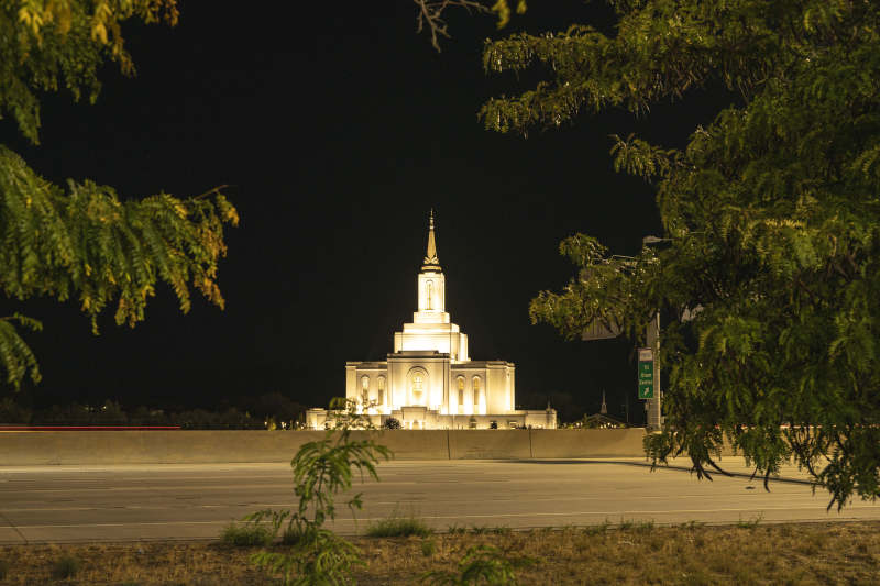 美国犹他州盐湖城魔门教圣殿夜景图片