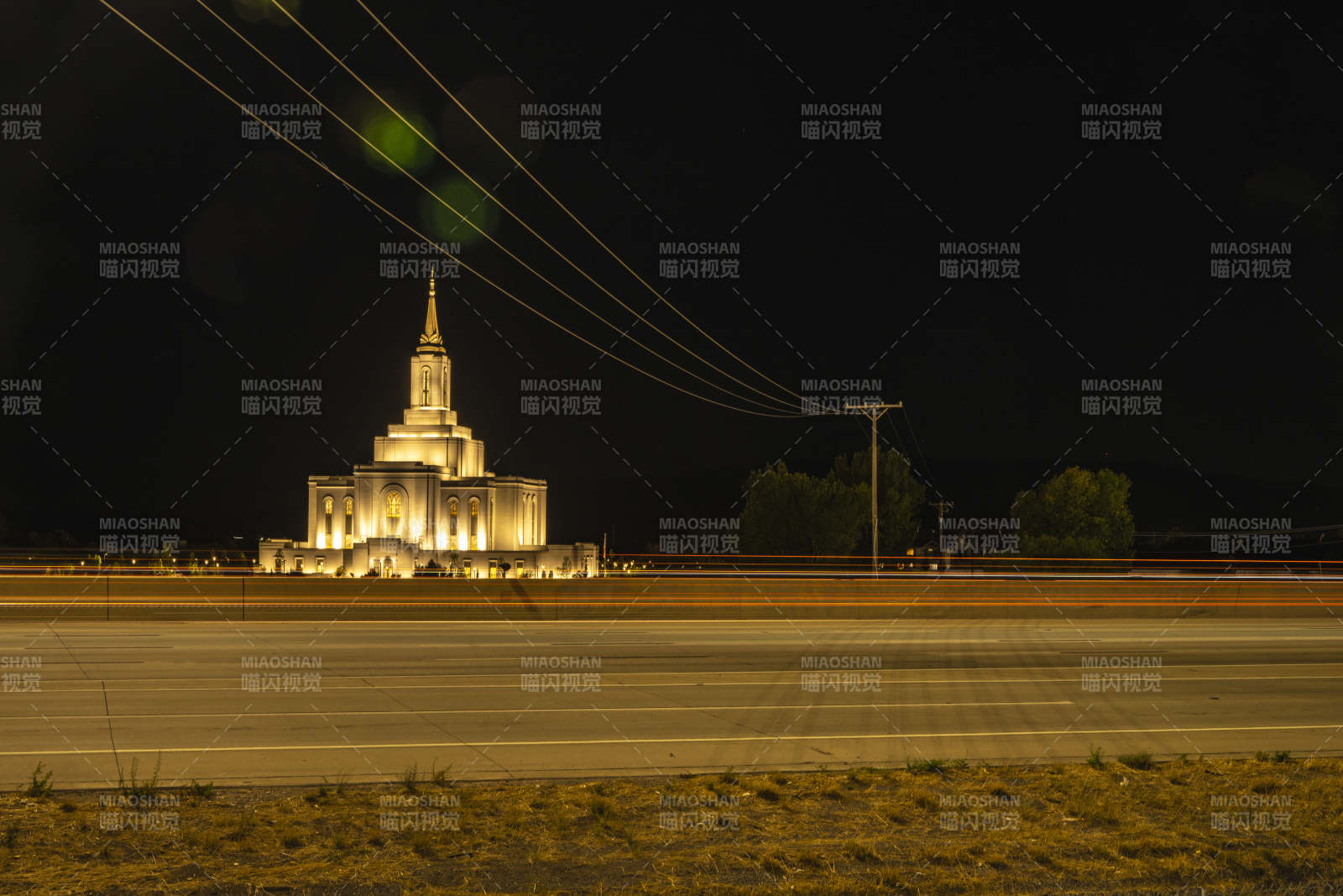 美国犹他州盐湖城魔门教圣殿夜景图片