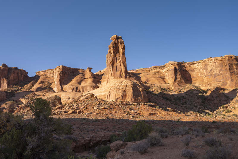 沙漠奇岩景观图片