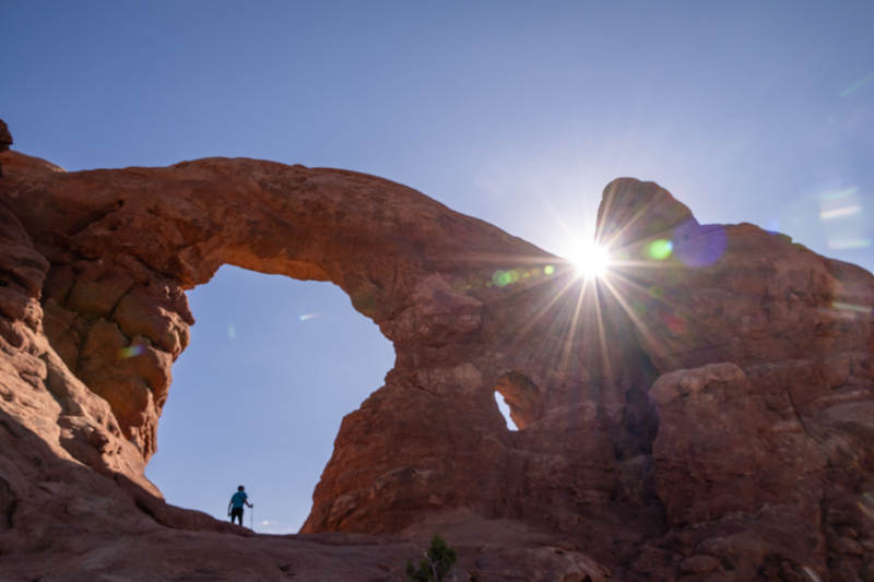 日出拱门奇景图片