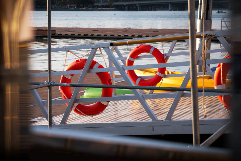 码头救生圈静景图片