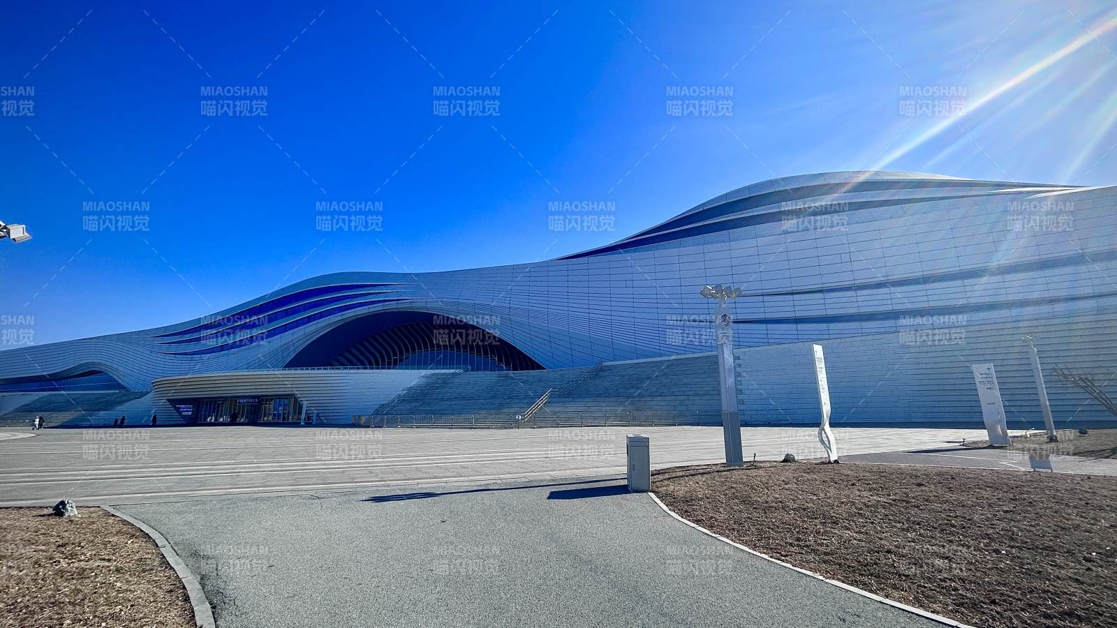 流线型建筑外观图片