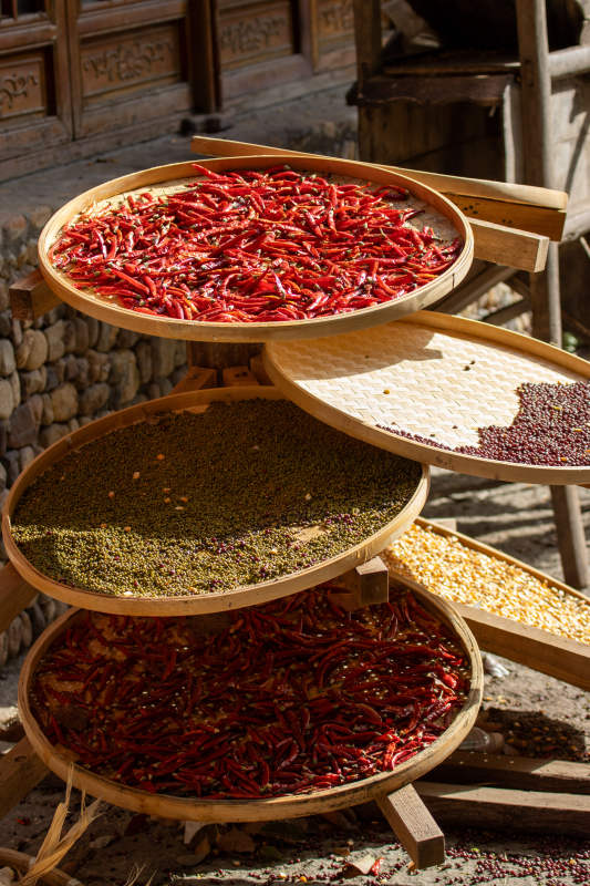 上虞覆卮山晒制香料图图片