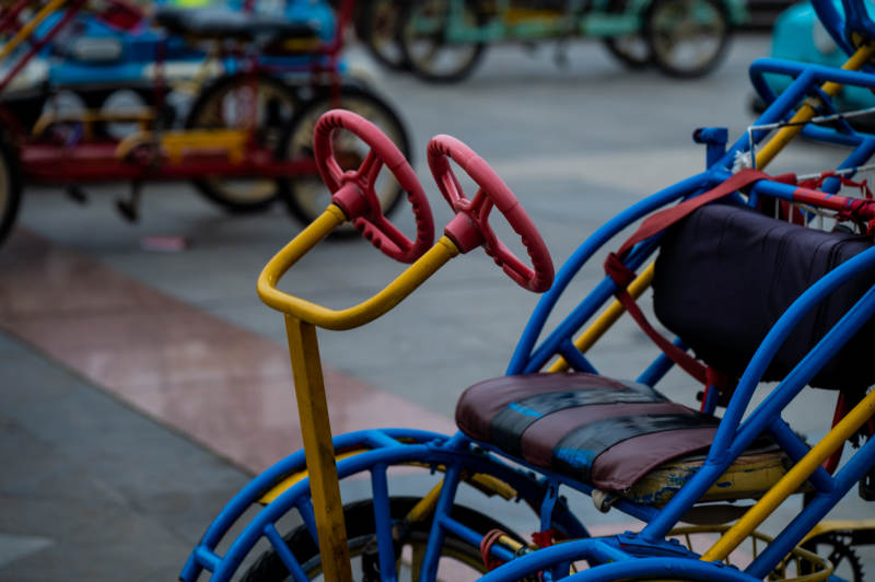 彩色脚踏车—大冶世纪林图片